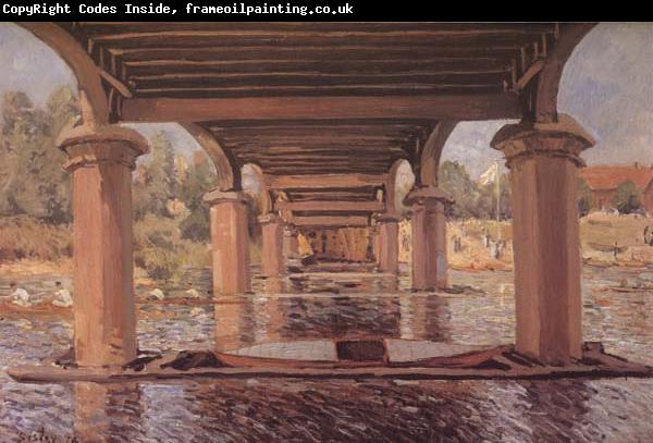 Alfred Sisley Under the Bridge at Hampton Court